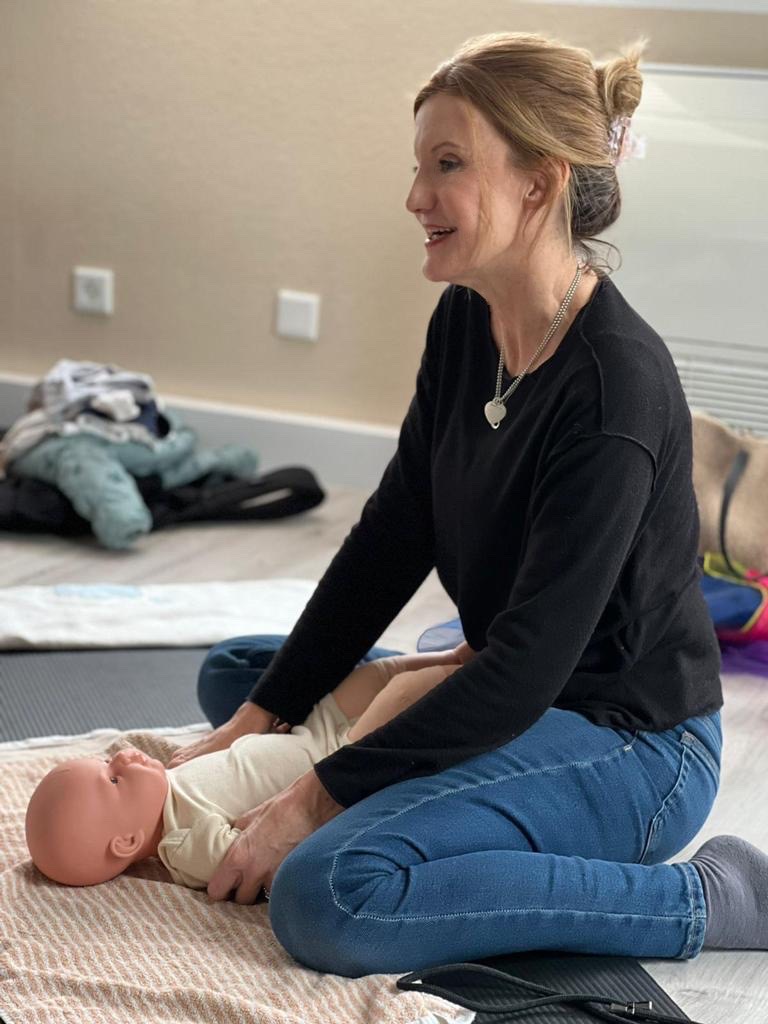 Babymassage lernen mit Hebamme Yvonne Kayser